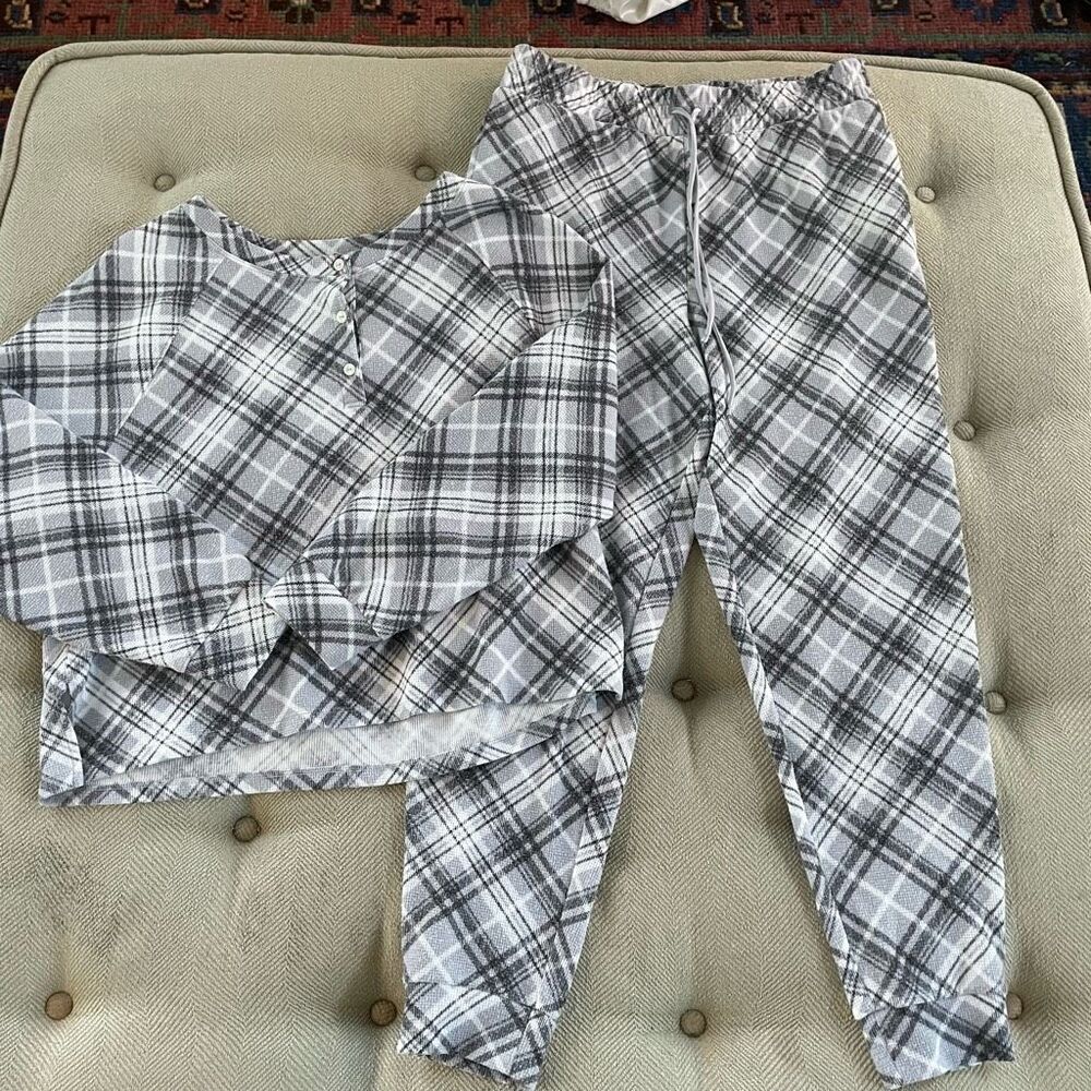 Victoria’s Secret Grey Plaid Long Pajama PJ Set M